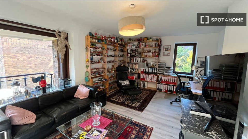 Apartment Hamburg, 1 bed, 72m² — photo 1