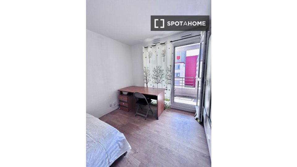 Double room Paris, 3 beds, 17m² — photo 12