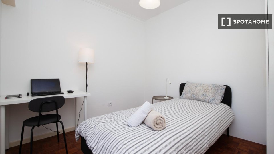 Double room Lisbon, 4 beds, 100m² — photo 1