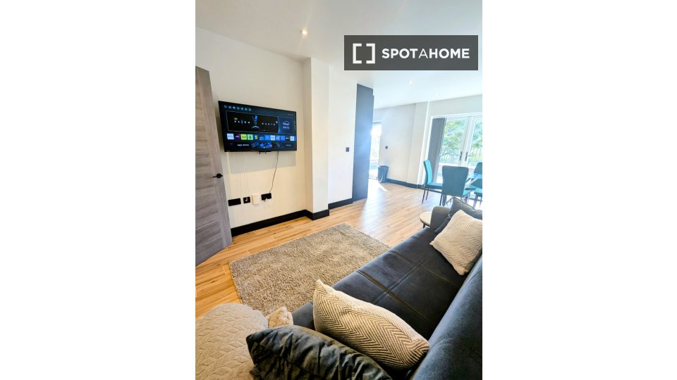 Apartment London, 2 beds, 74m² — photo 9