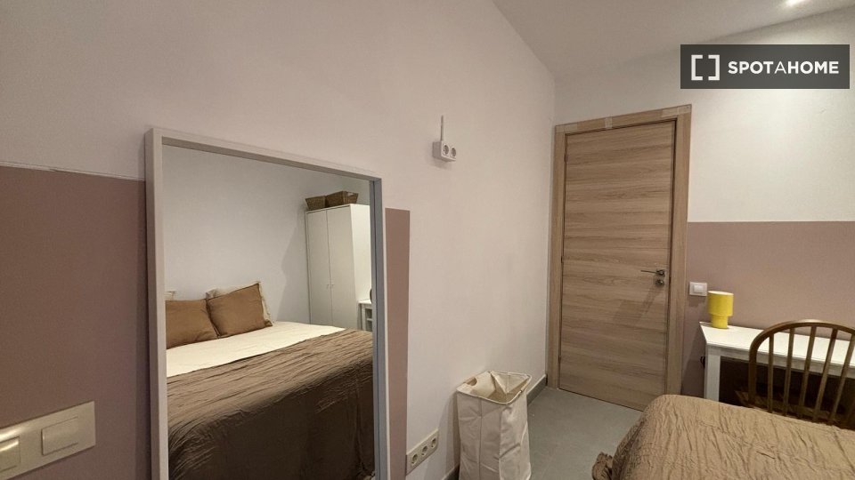 Double room Barcelona, 4 beds, 90m² — photo 9