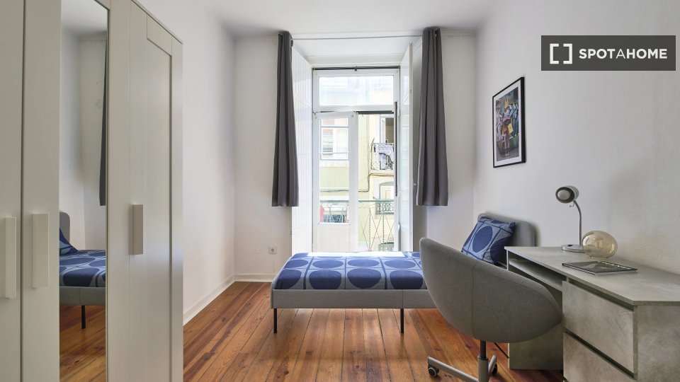 Double room Lisbon, 13 beds — photo 1