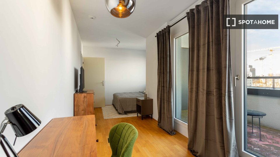 Double room Berlin, 3 beds, 92m² — photo 9