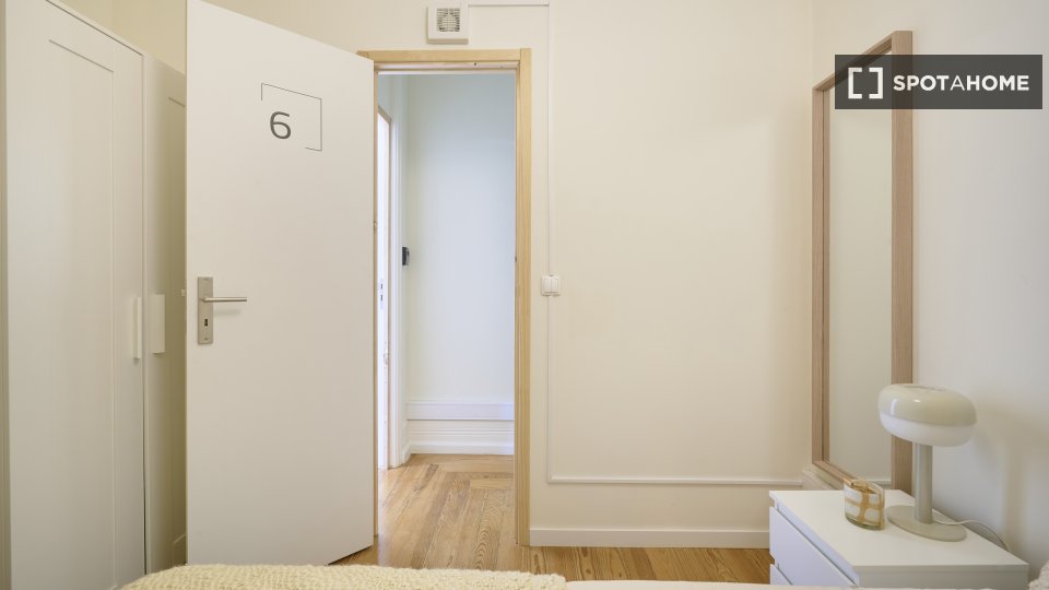 Double room Lisbon, 6 beds — photo 10