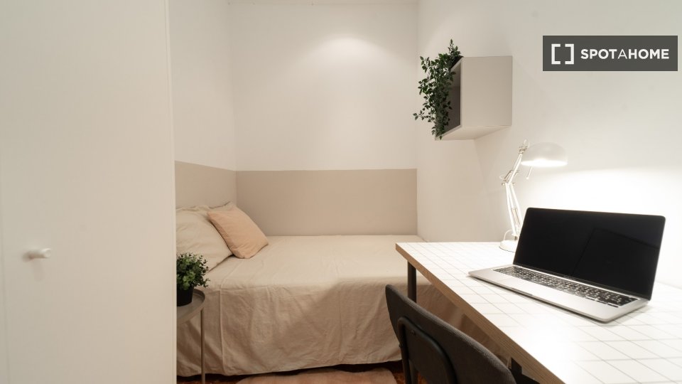 Double room Barcelona, 10 beds, 180m² — photo 15