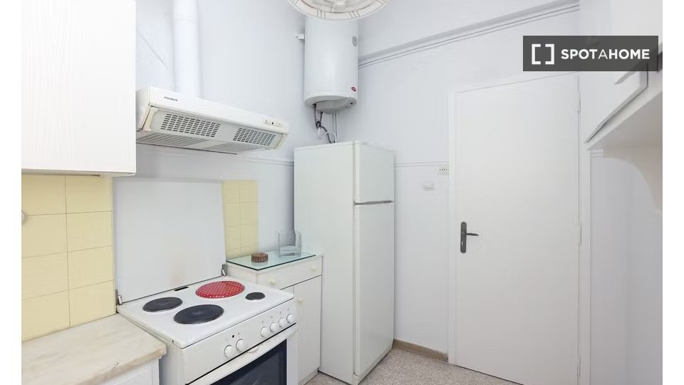Double room Athens, 3 beds — photo 8