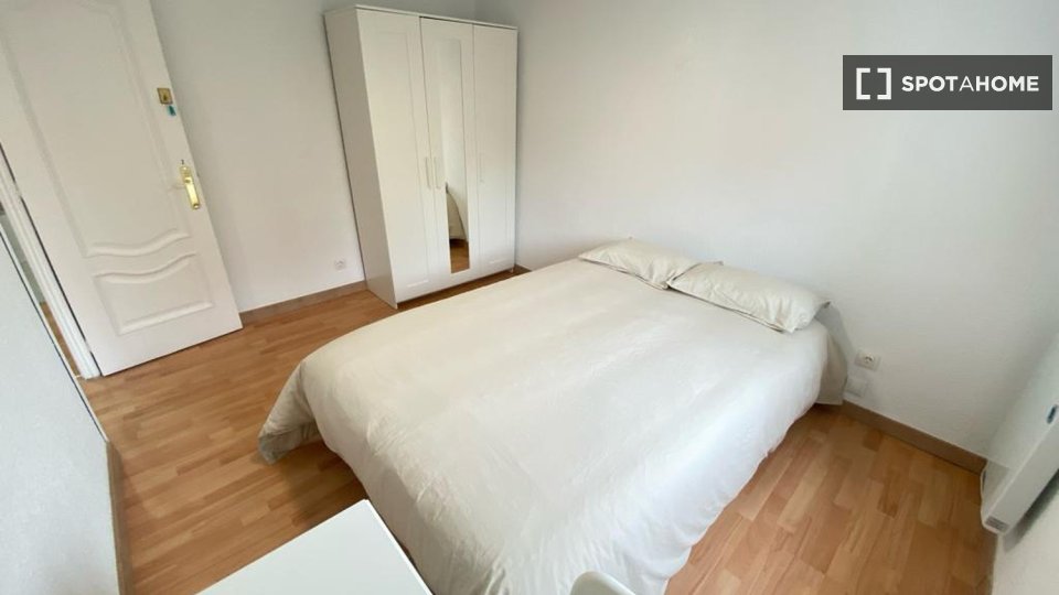 Double room Madrid, 4 beds — photo 16