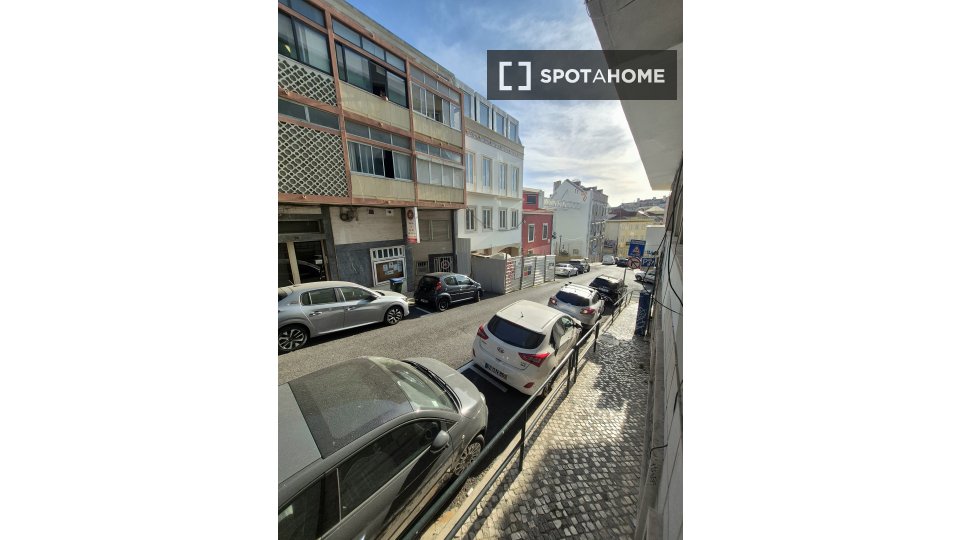 Apartment Lisbon, 4 beds, 100m² — photo 4