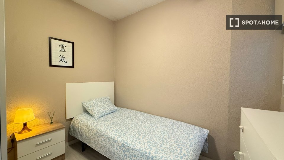 Double room Madrid, 4 beds — photo 45