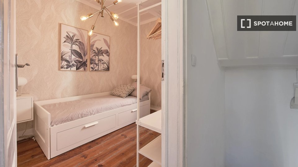 Double room Lisbon, 13 beds — photo 1