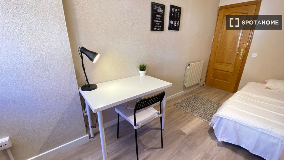 Double room Madrid, 4 beds — photo 12