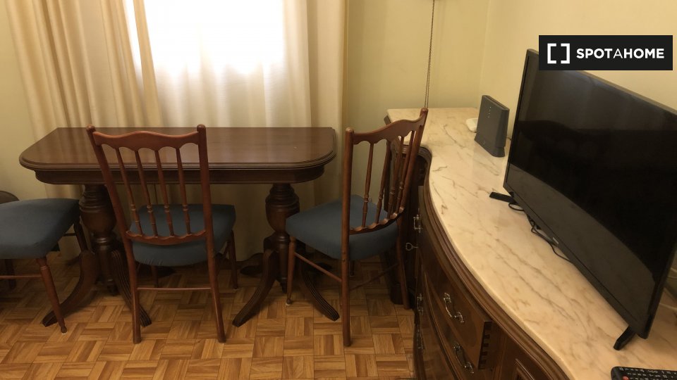 Double room Madrid, 3 beds, 68m² — photo 7