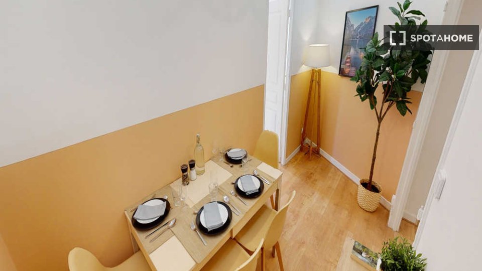 Double room Paris, 3 beds, 60m² — photo 5