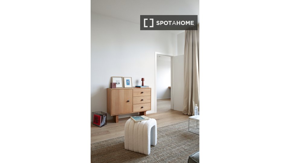 Double room Brussels, 13 beds, 140m² — photo 1