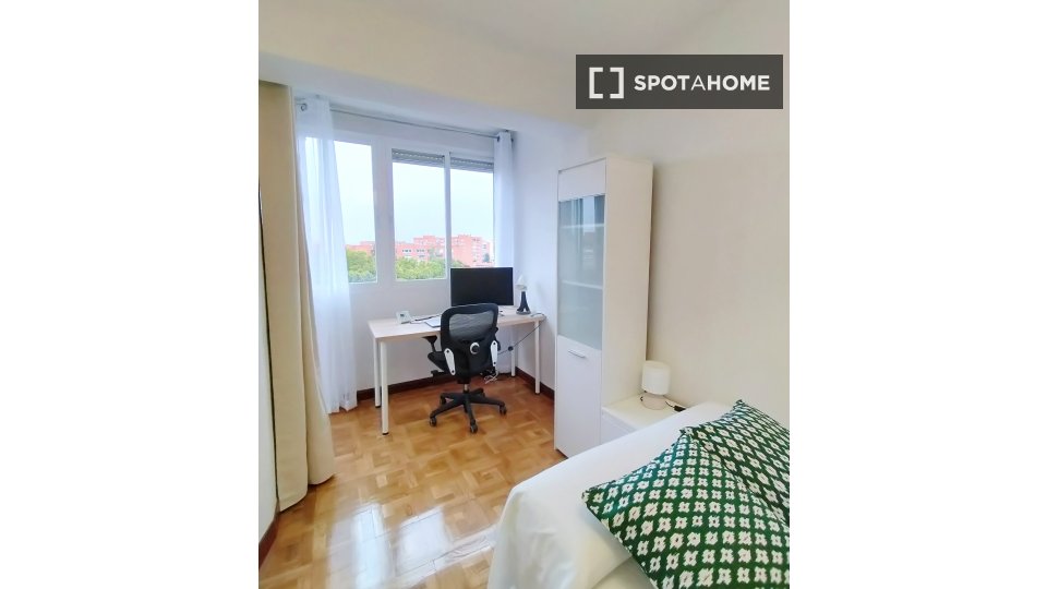 Double room Madrid, 3 beds, 95m² — photo 2