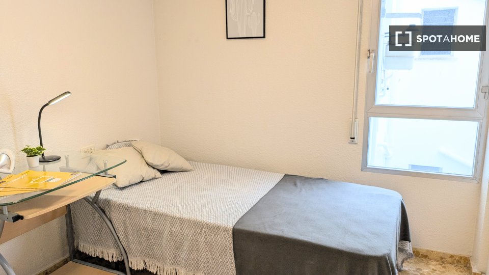 Habitación en un apartamento de 6 habitaciones en Moncada, Valencia.