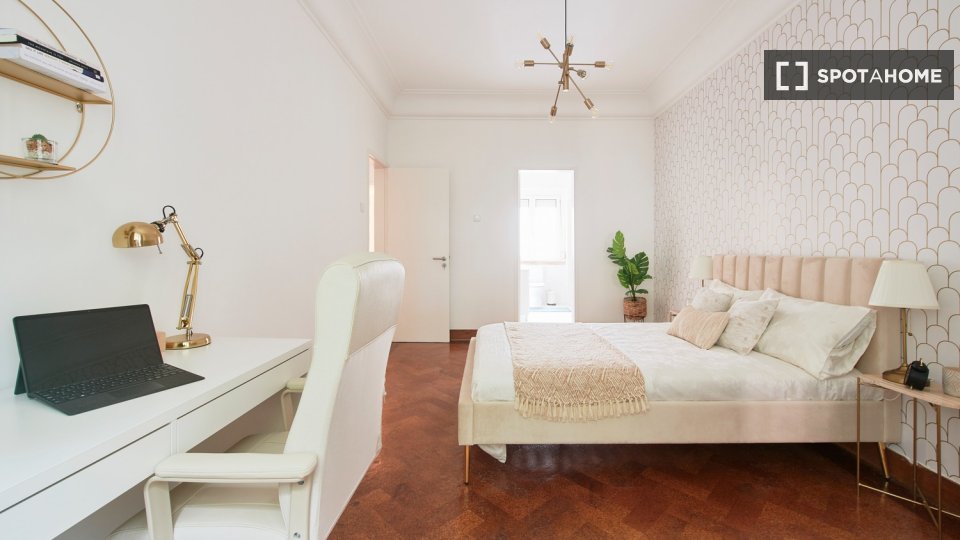 Double room Lisbon, 6 beds — photo 12