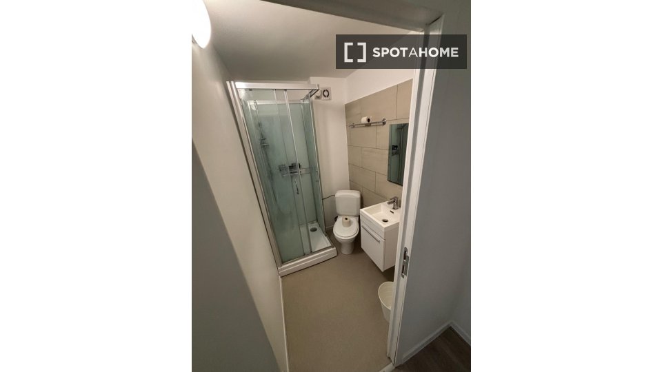 Double room Brussels, 5 beds, 14m² — photo 24