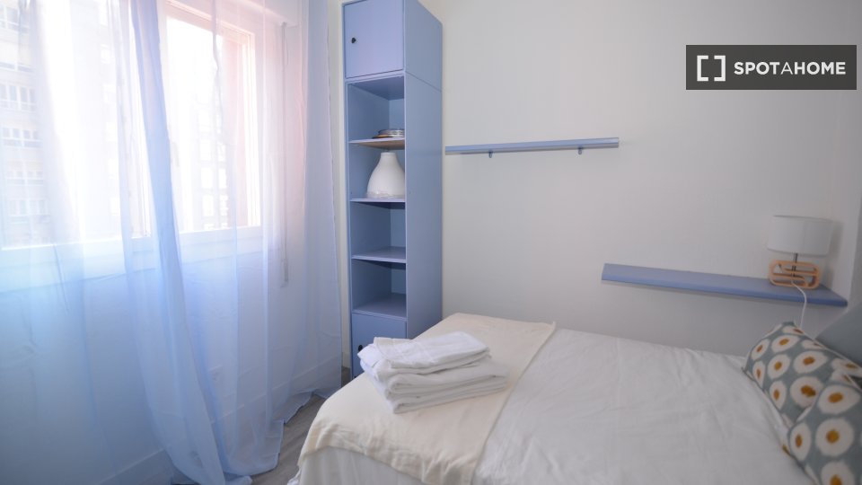 Double room Santander, 3 beds — photo 10