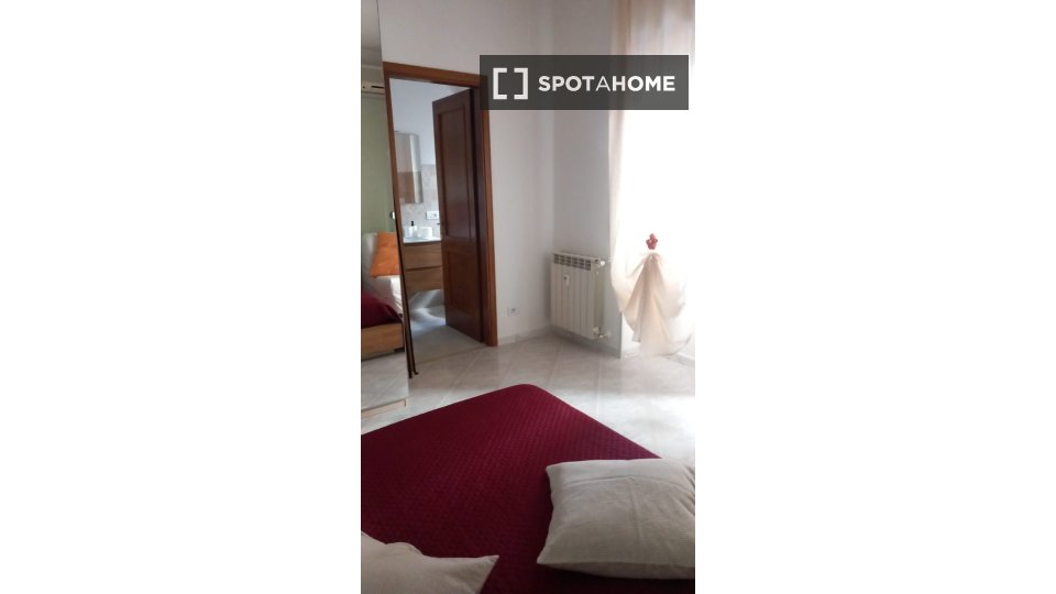 Double room Rome, 3 beds, 75m² — photo 54