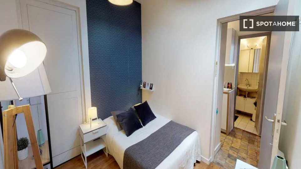 Double room Lyon, 3 beds, 60m² — photo 1