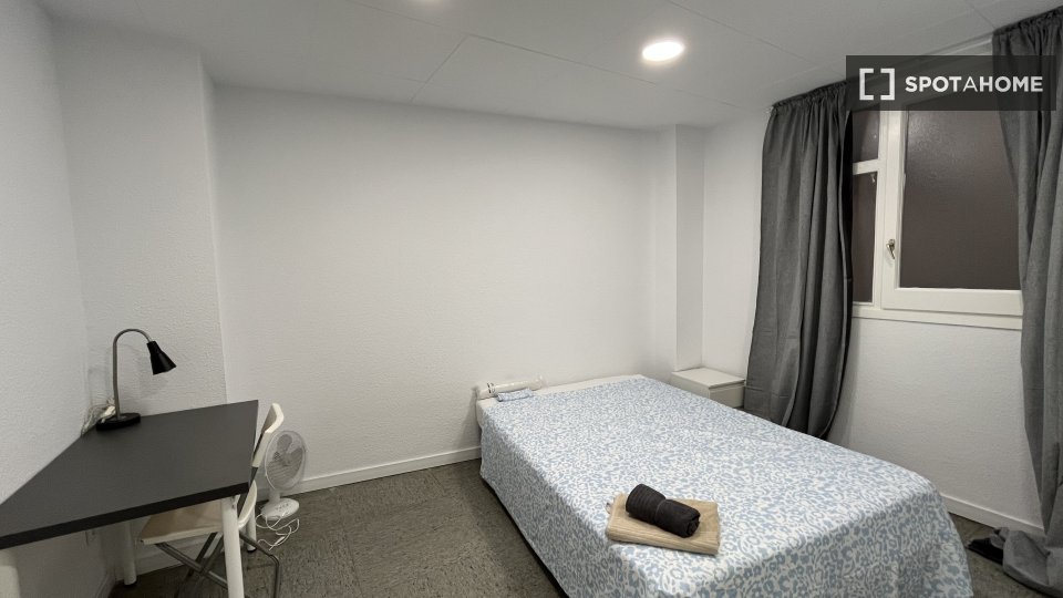 Double room Barcelona, 13 beds, 290m² — photo 1