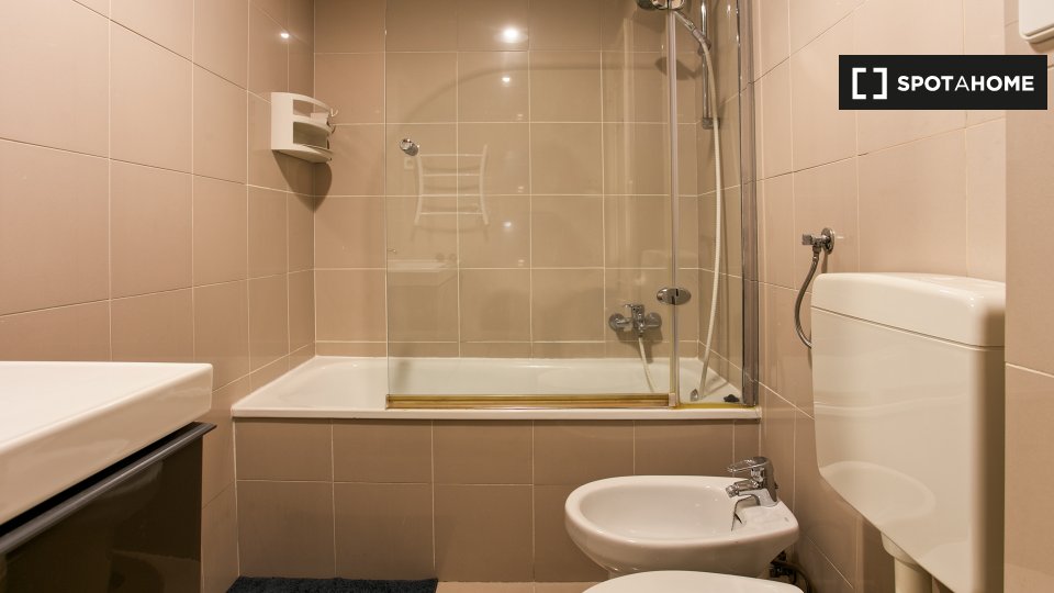 Double room Lisbon, 5 beds — photo 13