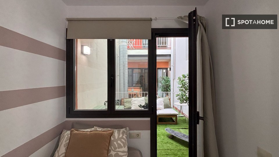 Double room Barcelona, 4 beds, 90m² — photo 1