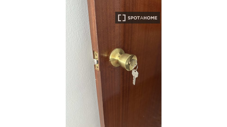 Double room Valencia, 2 beds, 90m² — photo 1