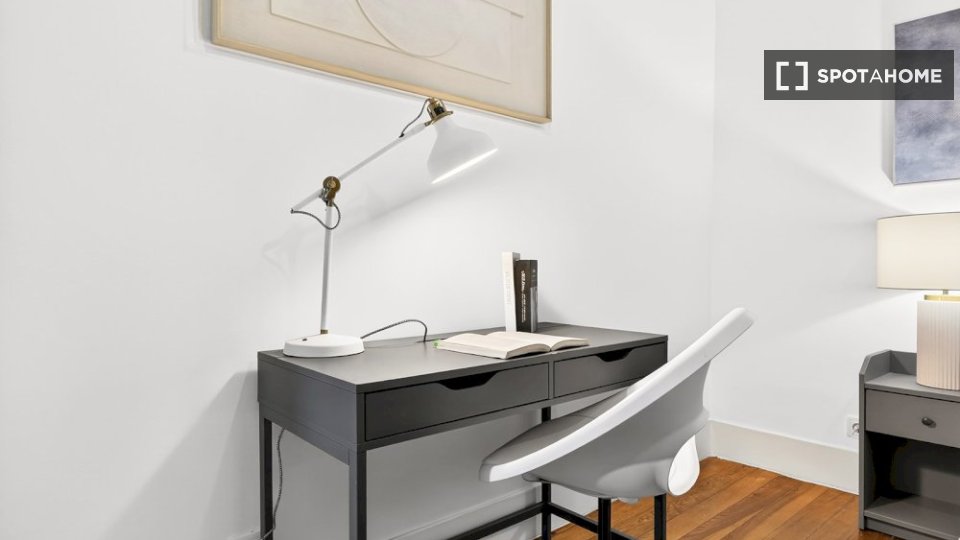 Double room Lisbon, 5 beds — photo 10