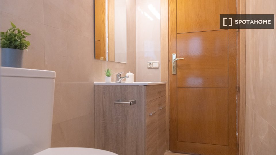 Double room Madrid, 11 beds — photo 8