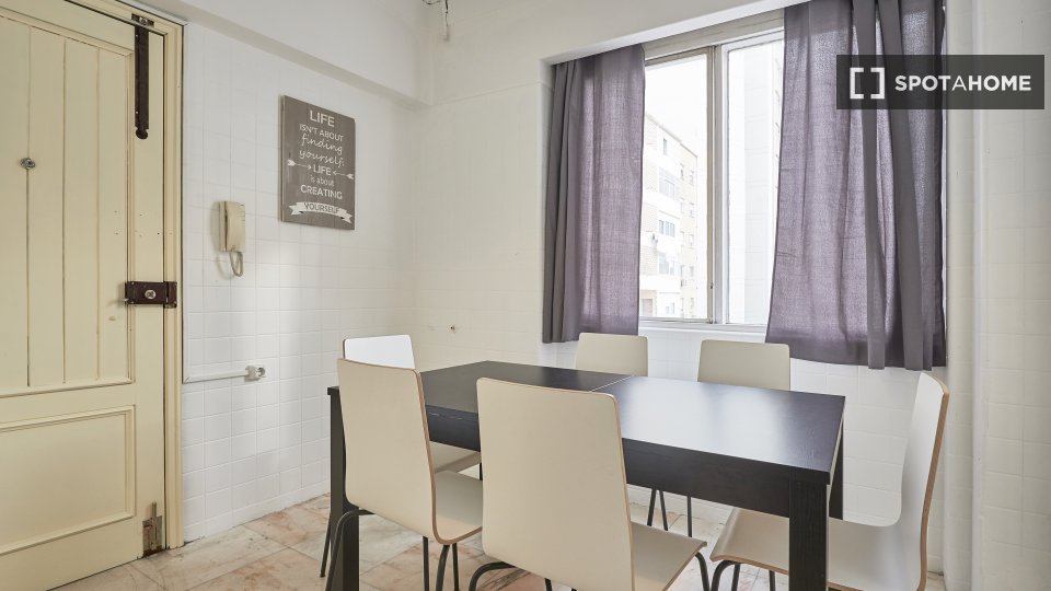 Double room Lisbon, 9 beds, 160m² — photo 20