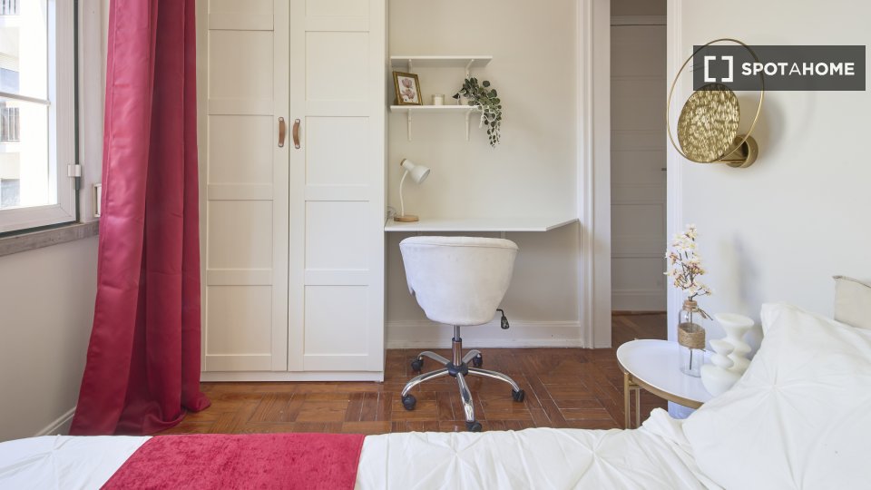 Double room Lisbon, 4 beds — photo 8