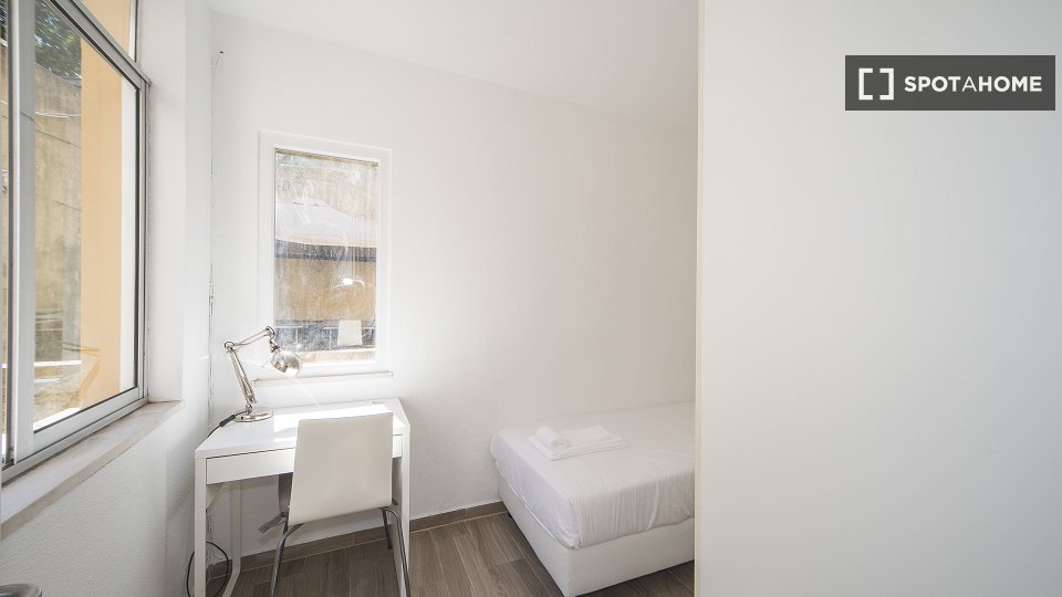 Double room Lisbon, 11 beds — photo 14