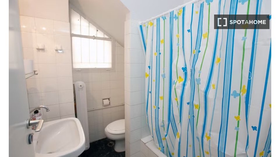 Double room Athens, 7 beds — photo 10