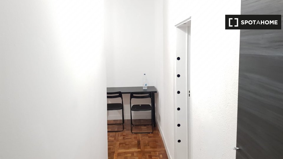 Double room Madrid, 8 beds, 170m² — photo 3
