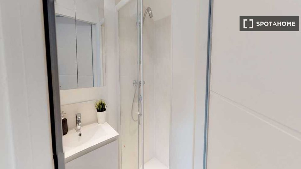 Double room Lille, 3 beds, 90m² — photo 17