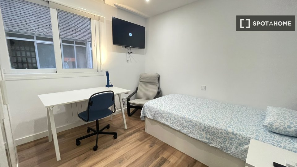 Double room Madrid, 6 beds — photo 11