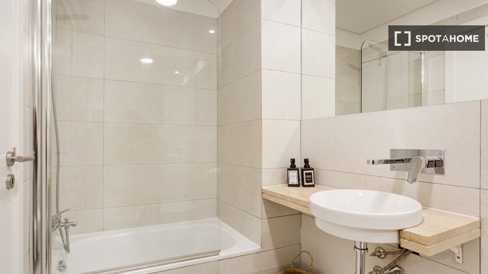 Apartment Lisbon, 3 beds — photo 10