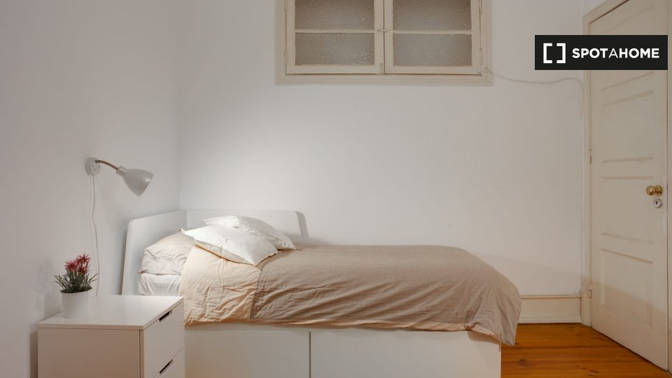 Double room Lisbon, 4 beds, 110m² — photo 1