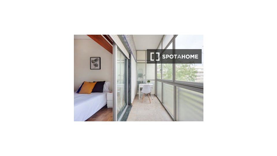 Double room Lisbon, 6 beds — photo 18