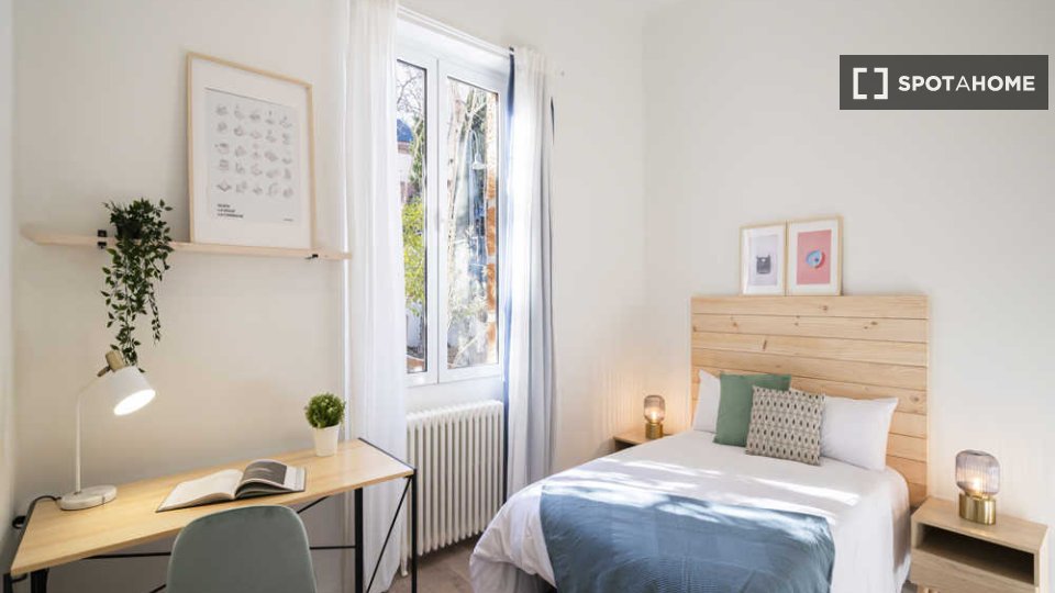 Double room Madrid, 17 beds — photo 35
