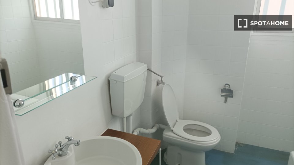 Double room Lisbon, 4 beds — photo 22