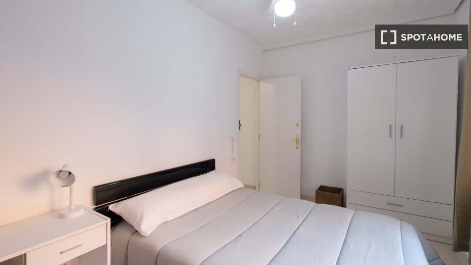 Double room Valencia, 4 beds, 94m² — photo 2