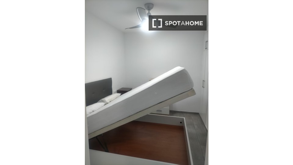 Double room Valencia, 4 beds, 80m² — photo 3