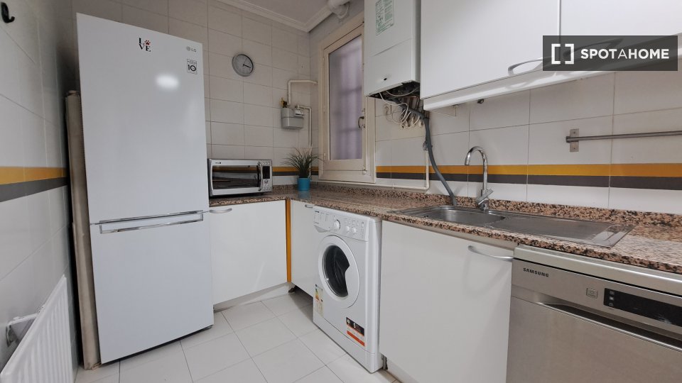 Double room Madrid, 5 beds — photo 15