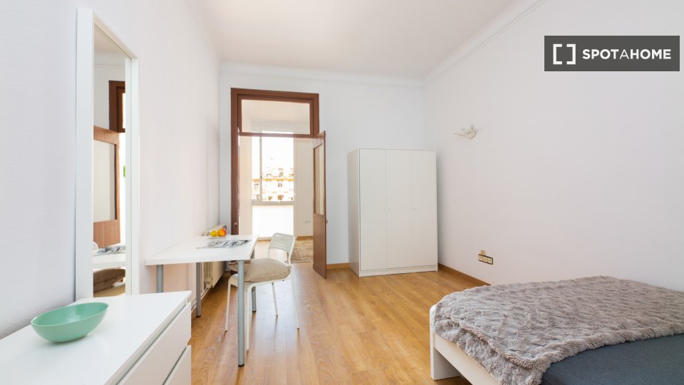 Double room Barcelona, 6 beds, 100m² — photo 1