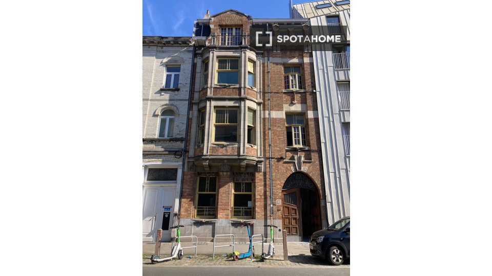 Double room Brussels, 2 beds, 23m² — photo 11