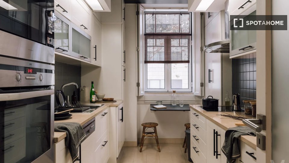 Apartment Lisbon, 2 beds, 115m² — photo 4