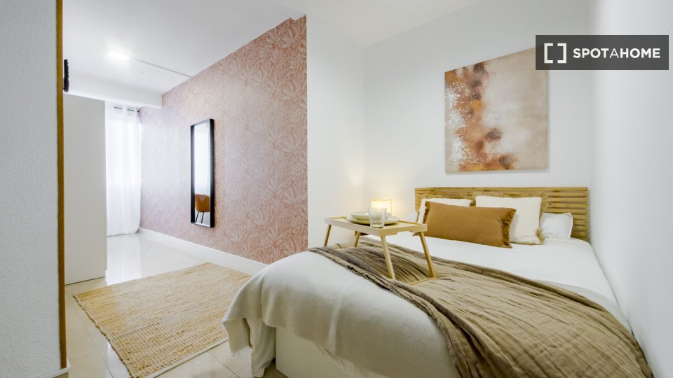 Double room Madrid, 7 beds, 113m² — photo 1